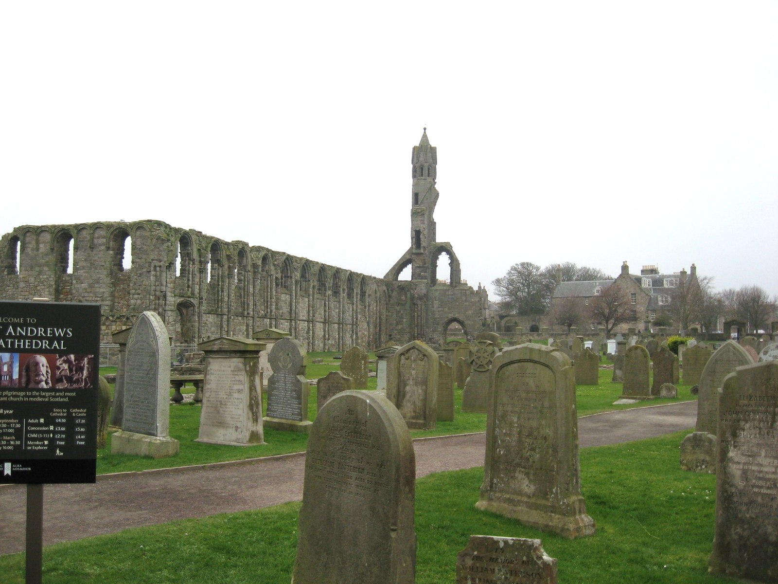 Entdecken Sie die St Andrews Cathedral: ein kulturelles Juwel Schottlands | Secret World Trip Planner