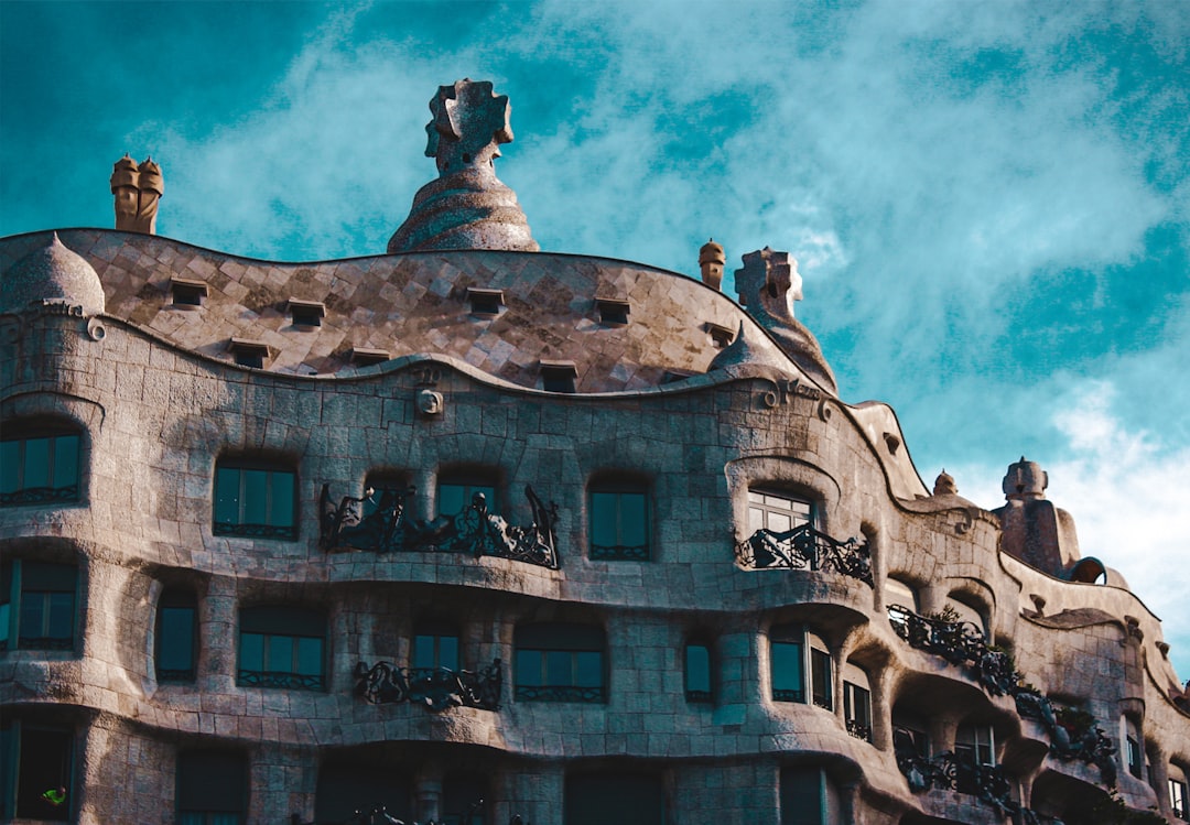 Scopri Casa Milà La Pedrera: Un Capolavoro di Gaudí a Barcellona — Barcelona