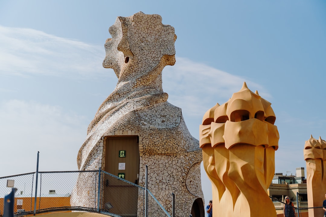 Entdecken Sie Casa Milà La Pedrera: Ein Meisterwerk von Gaudí in Barcelona - Barcelona | Secret World Trip Planner