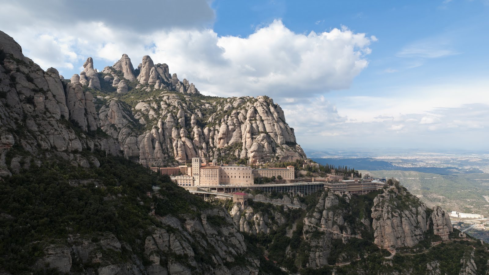 Discover the Montserrat Monastery: a Gem of Catalonia — Monestir de Montserrat