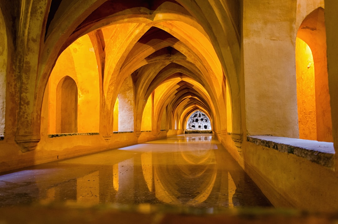 Entdecken Sie den Alcázar von Sevilla: ein Juwel der andalusischen Geschichte | Secret World Trip Planner