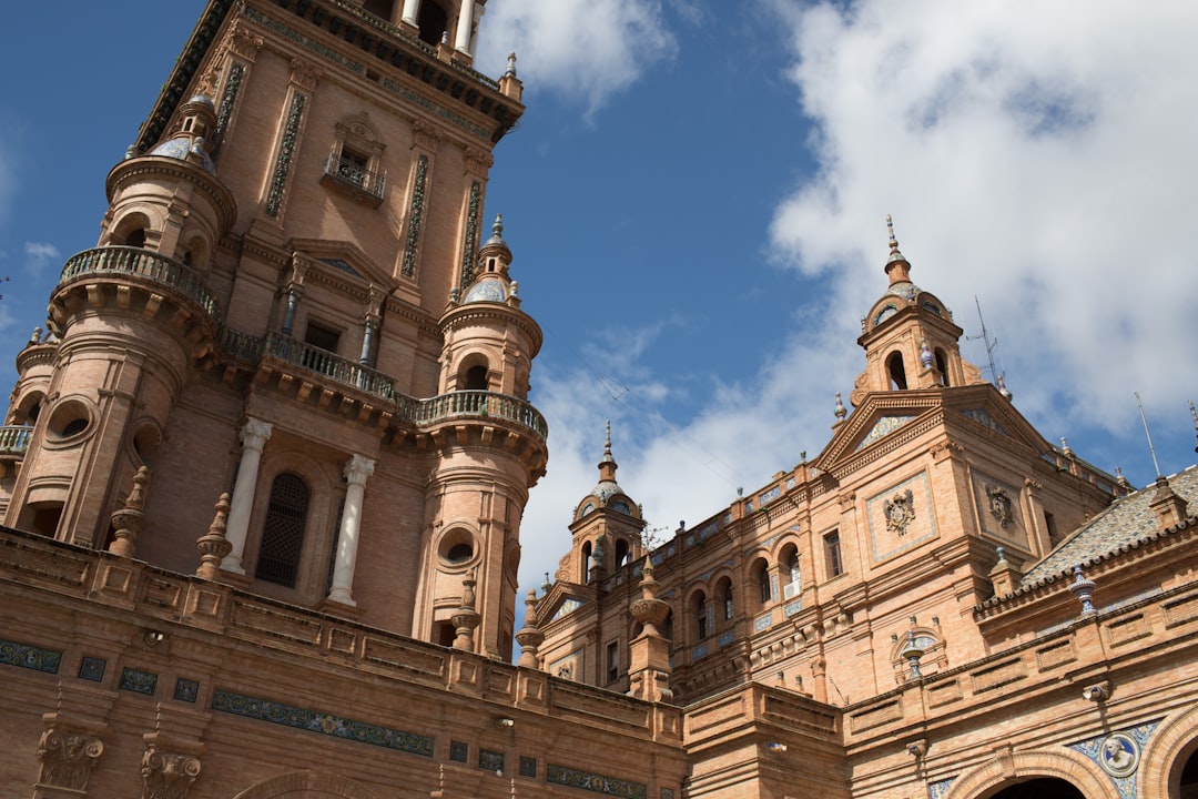 Entdecken Sie die Plaza de España in Sevilla: ein Juwel Andalusiens | Secret World Trip Planner