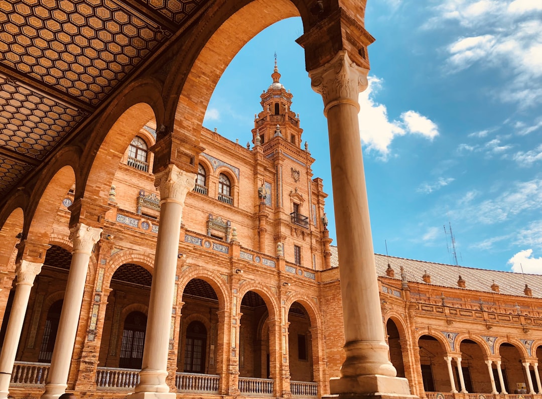 Entdecken Sie die Plaza de España in Sevilla: ein Juwel Andalusiens | Secret World Trip Planner