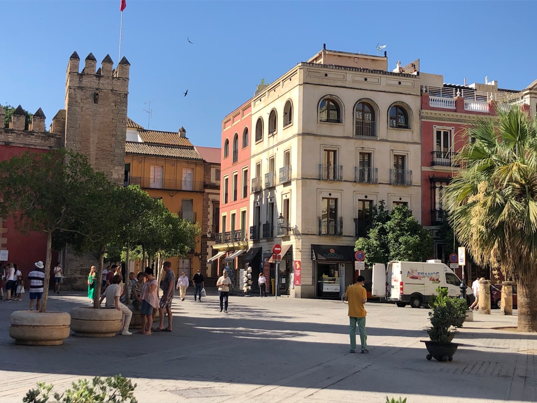 Discover the Barrio Santa Cruz of Seville: History and Beauty