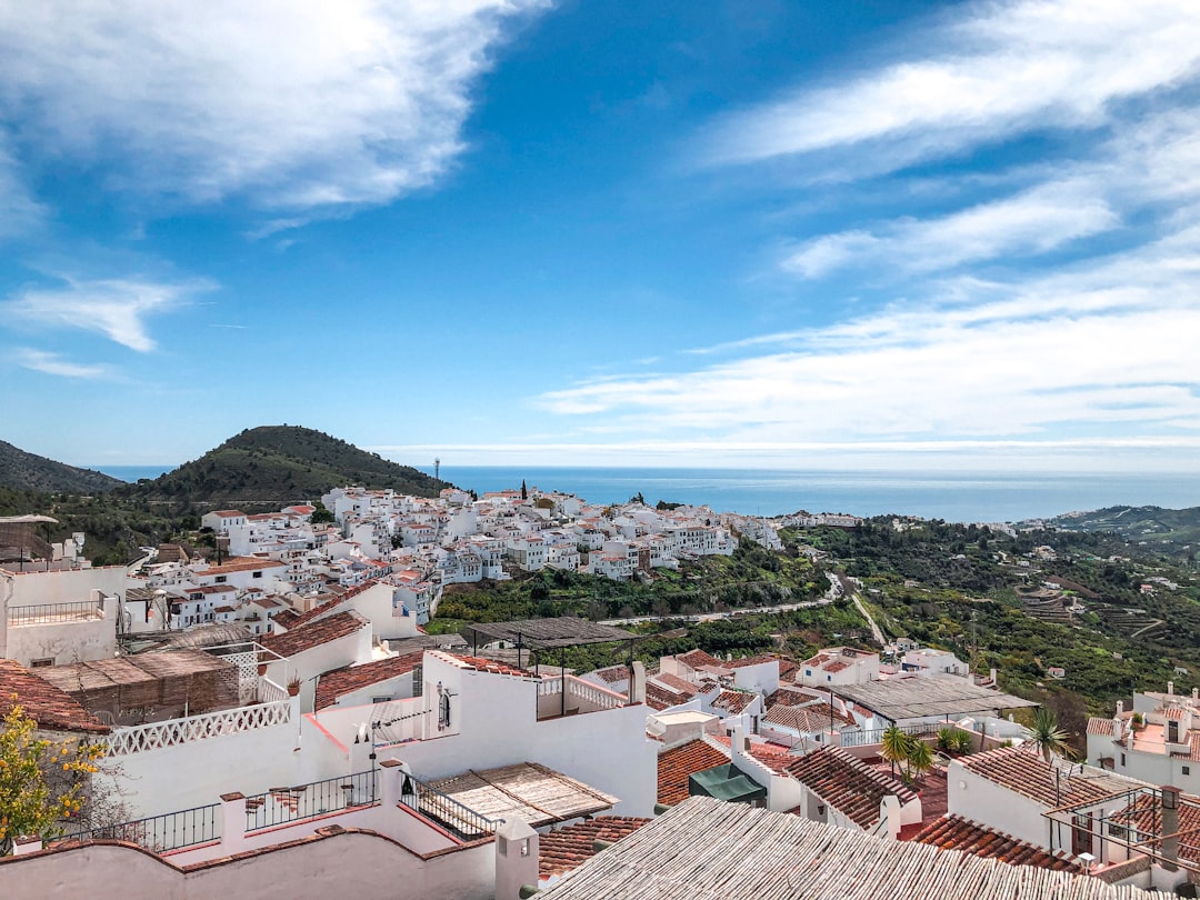 Frigiliana: Un gioiello bianco dell'Andalusia - Baghlia | Secret World Trip Planner