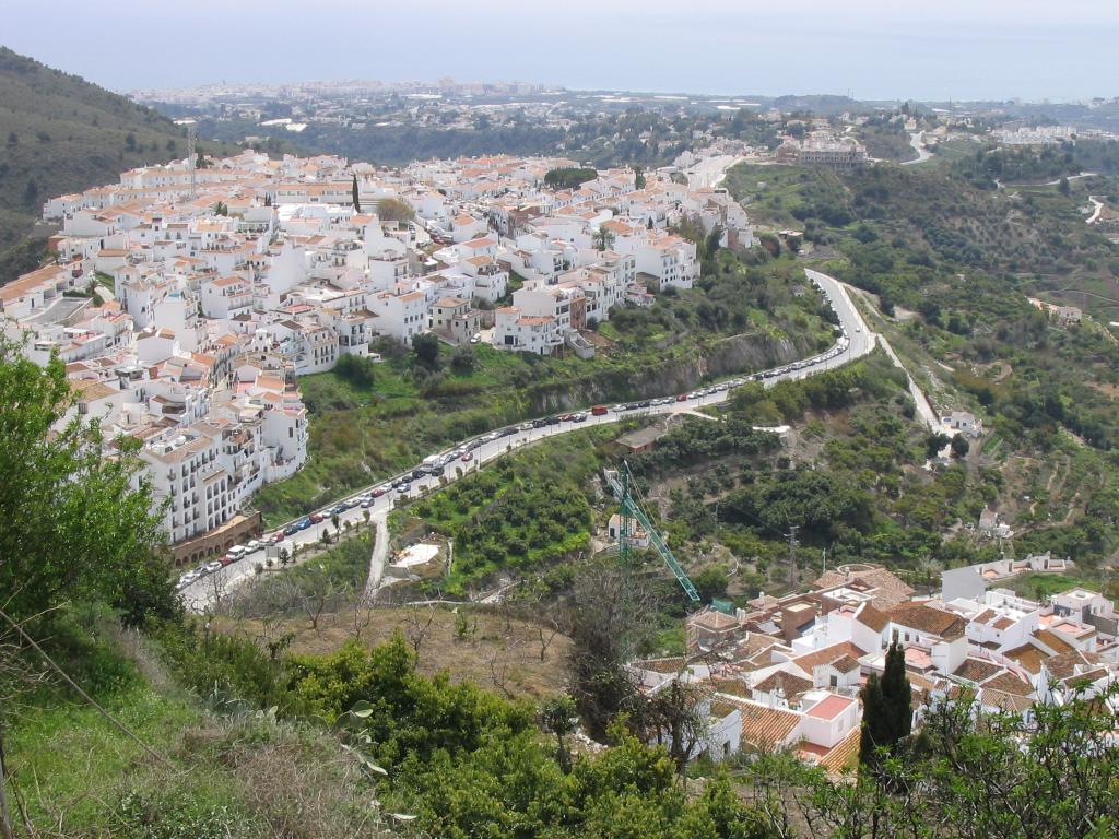 Frigiliana: Ein weißer Juwel Andalusiens — Baghlia