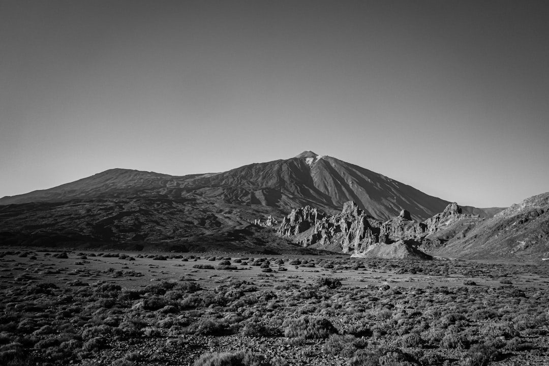 Scopri il Parco Nazionale del Teide: un gioiello naturale delle Canarie | Secret World Trip Planner