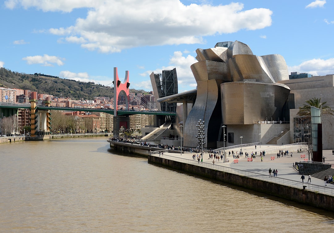 Entdecken Sie das Guggenheim-Museum in Bilbao: ein Meisterwerk der zeitgenössischen Kunst - Sallèles-d'Aude | Secret World Trip Planner