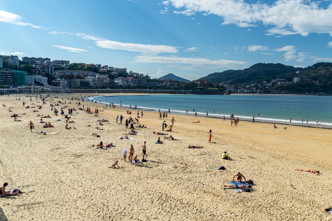 La Concha Beach: Un Paradiso a San Sebastián — Castelnaudary