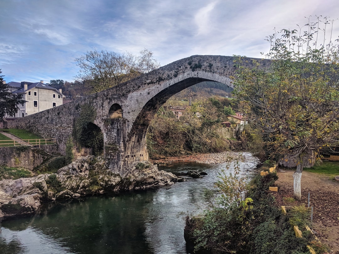Entdecken Sie das Sanctuary von Covadonga: ein kulturelles Juwel in Spanien - Martigues | Secret World Trip Planner
