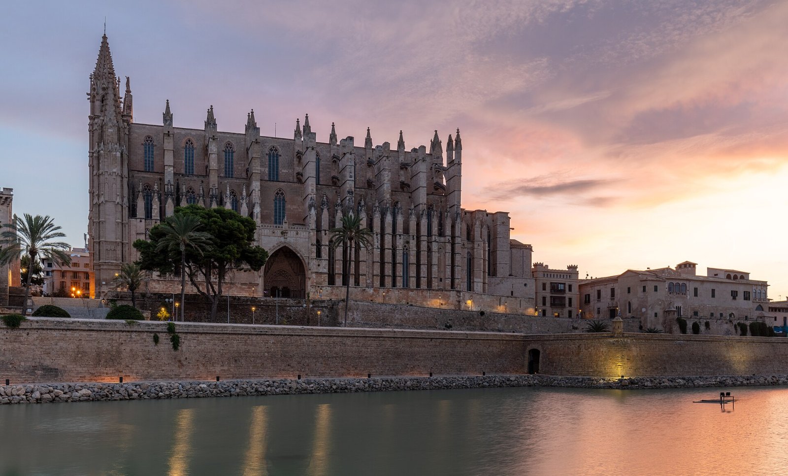 La Maestosa Cattedrale di Palma: Un Tesoro Gotico nelle Baleari - Palma | Secret World Trip Planner