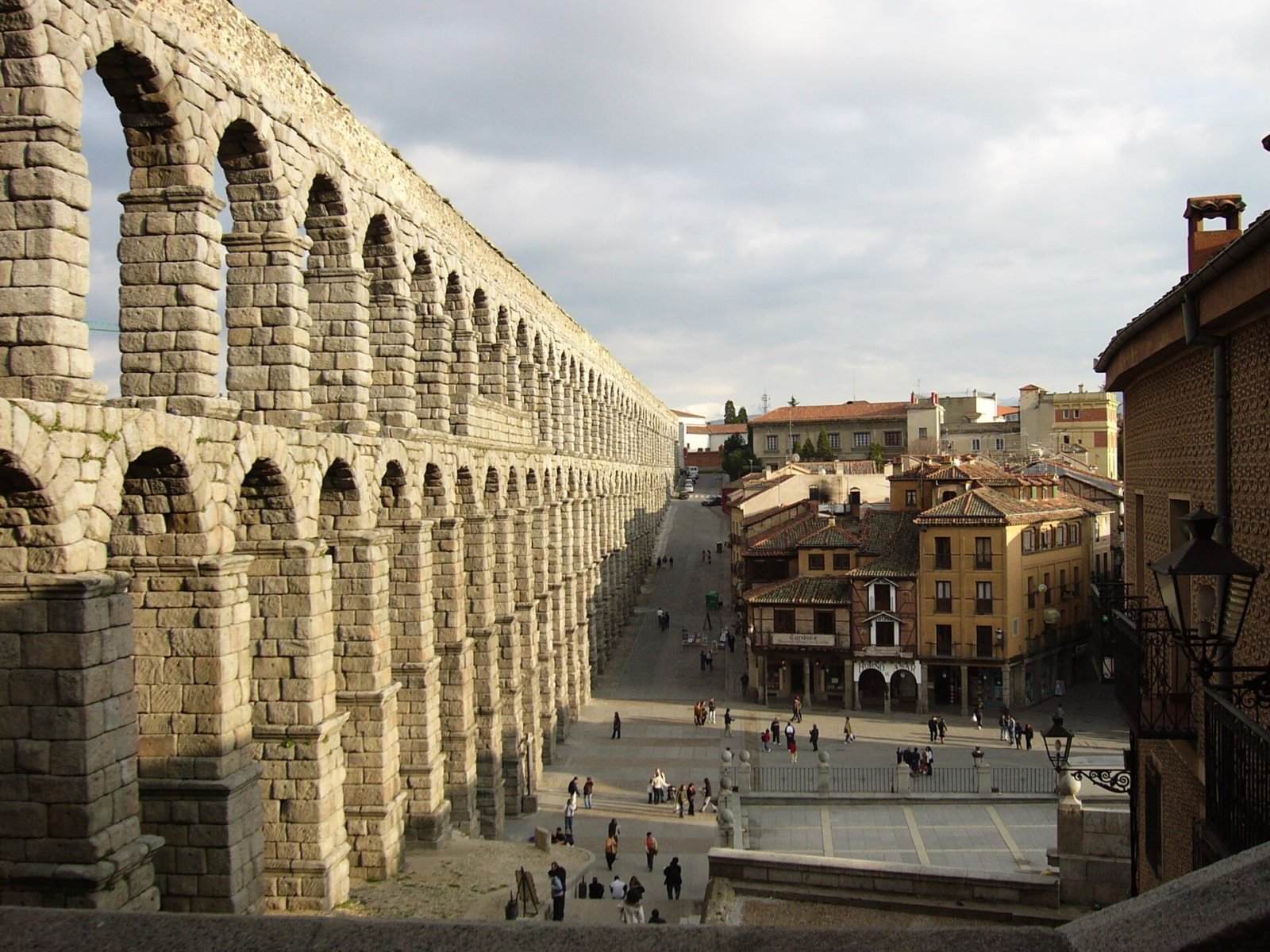Entdecken Sie das Aquädukt von Segovia: Geschichte und Wunder