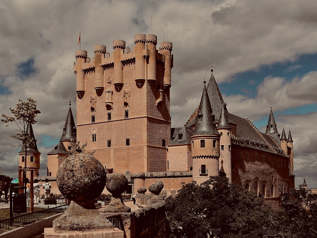 Entdecken Sie das Alcázar von Segovia: ein Märchenschloss in Spanien | Secret World Trip Planner