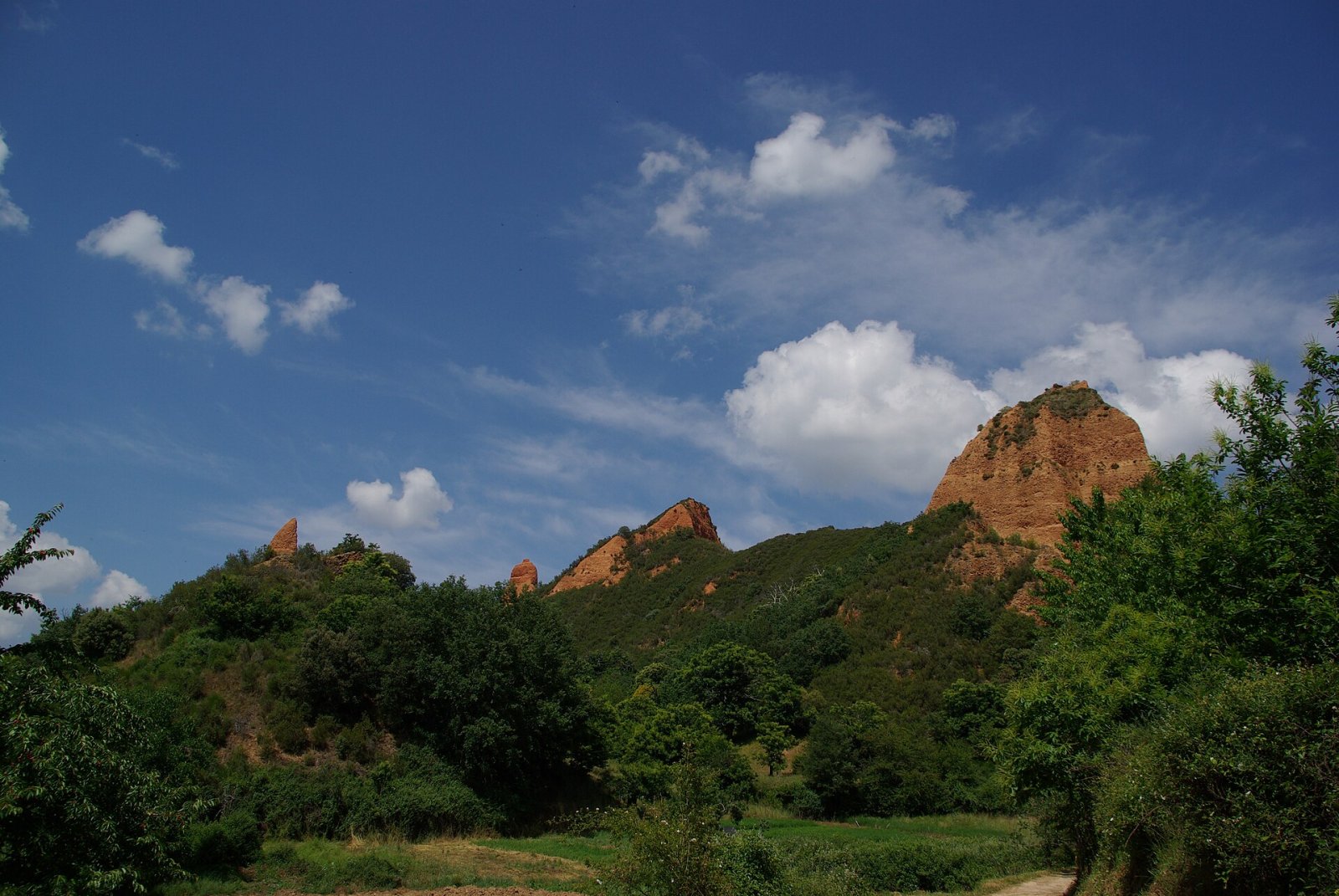 Discover Las Médulas: A Historical Treasure in Castile and León | Secret World Trip Planner