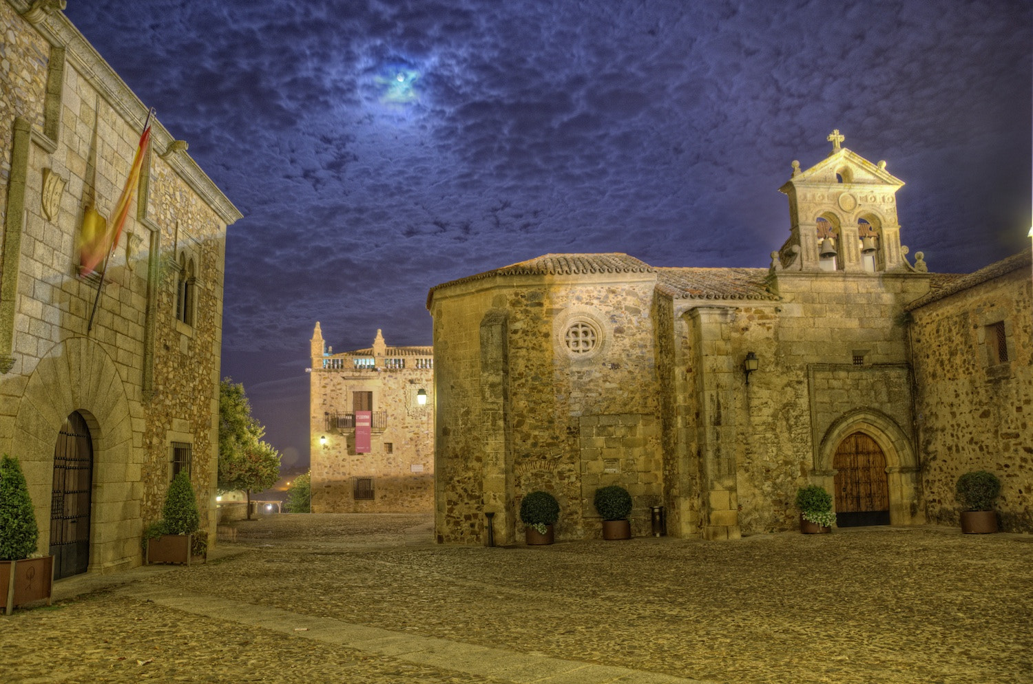 Entdecken Sie die Altstadt von Cáceres: Eine Reise durch die Geschichte Spaniens | Secret World Trip Planner