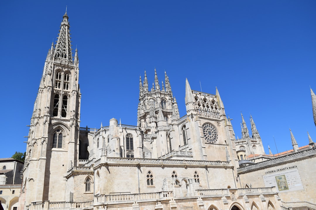 Entdecken Sie die majestätische Kathedrale von Burgos: ein gotisches Meisterwerk | Secret World Trip Planner