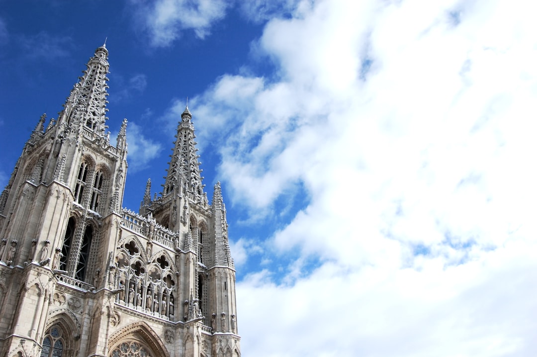 Entdecken Sie die majestätische Kathedrale von Burgos: ein gotisches Meisterwerk | Secret World Trip Planner
