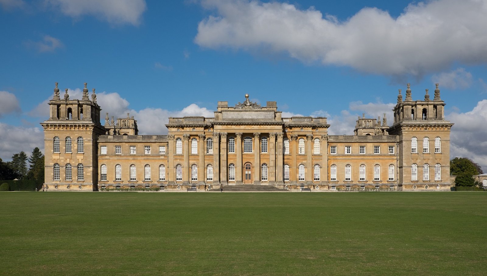 Discover Blenheim Palace: History and Beauty in Woodstock — R9R6+MQ Walton on the Naze