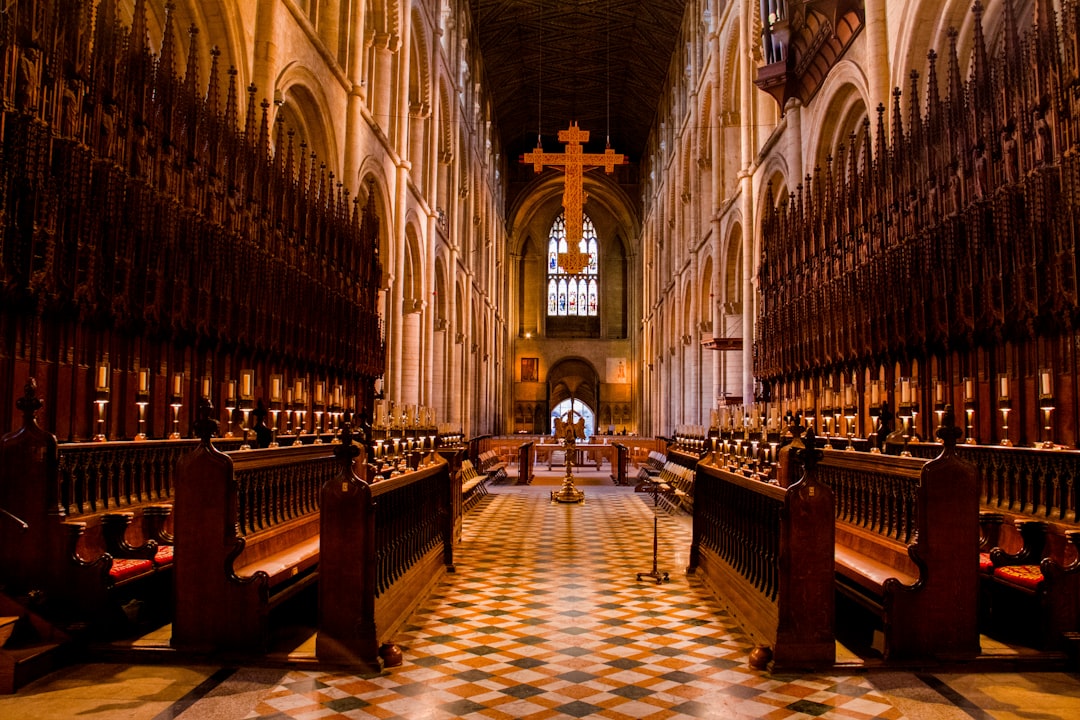 Entdecken Sie die majestätische Peterborough Cathedral in England - H6CQ+V6 Wisbech | Secret World Trip Planner