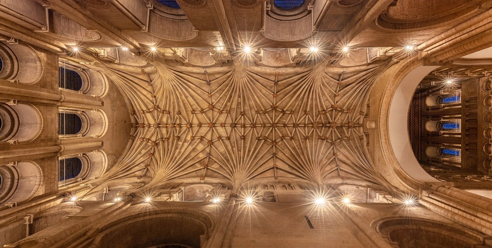 Entdecken Sie die Majestät der Kathedrale von Norwich - Norfolk | Secret World Trip Planner