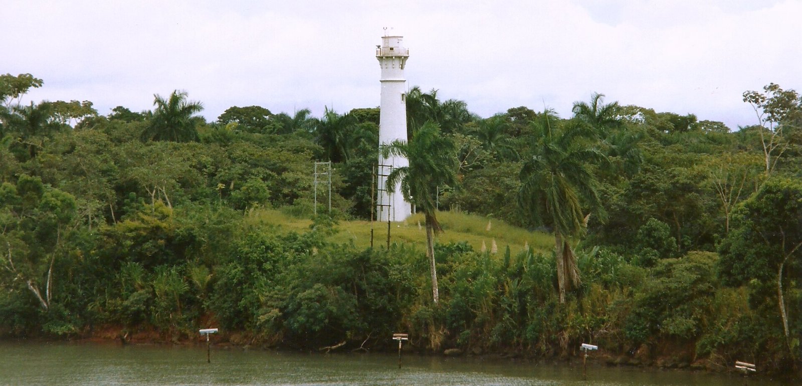 Scopri il Faro Atlantic Entrance Range a Panama — Colón
