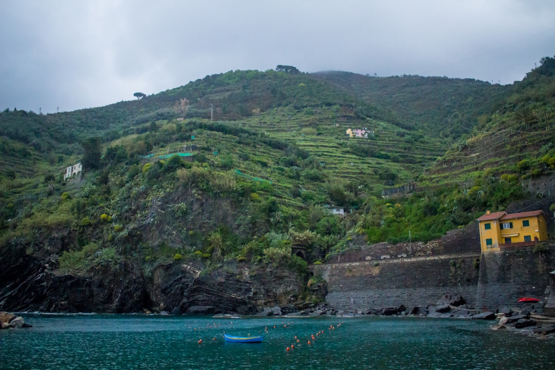 Senderos de ensueño en el Parque Nacional Cinque Terre - 19018 Vernazza SP | Secret World Trip Planner