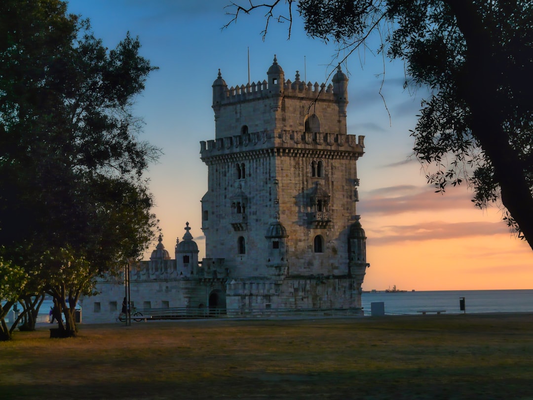 Perfekter Reiseführer Lissabon: Plane mit Secret World - Lisbona | Secret World Trip Planner