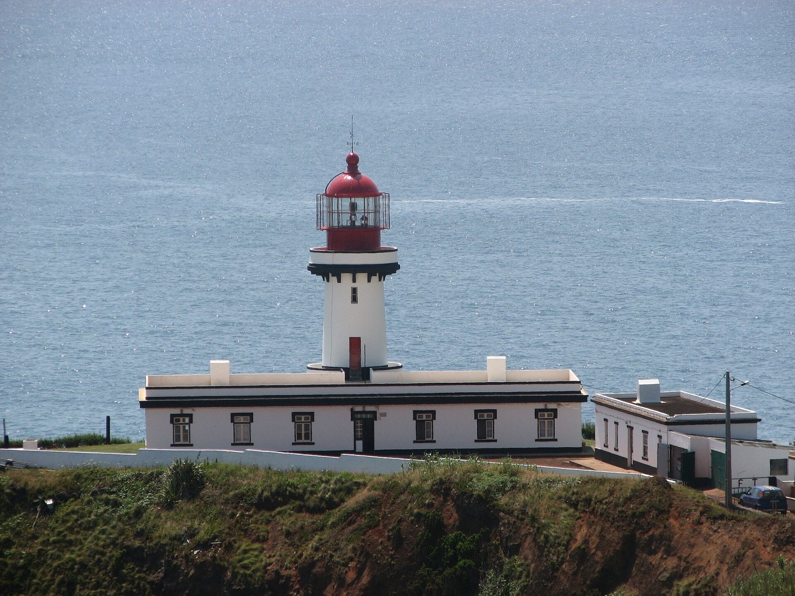 Discover the Farol da Ponta do Topo: A Lighthouse to Visit in Portugal — Topo