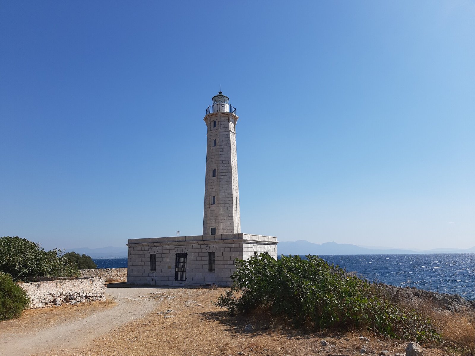 Discover the Gythio Lighthouse: a Gem of the Greek Mani - Κρανάης | Secret World Trip Planner