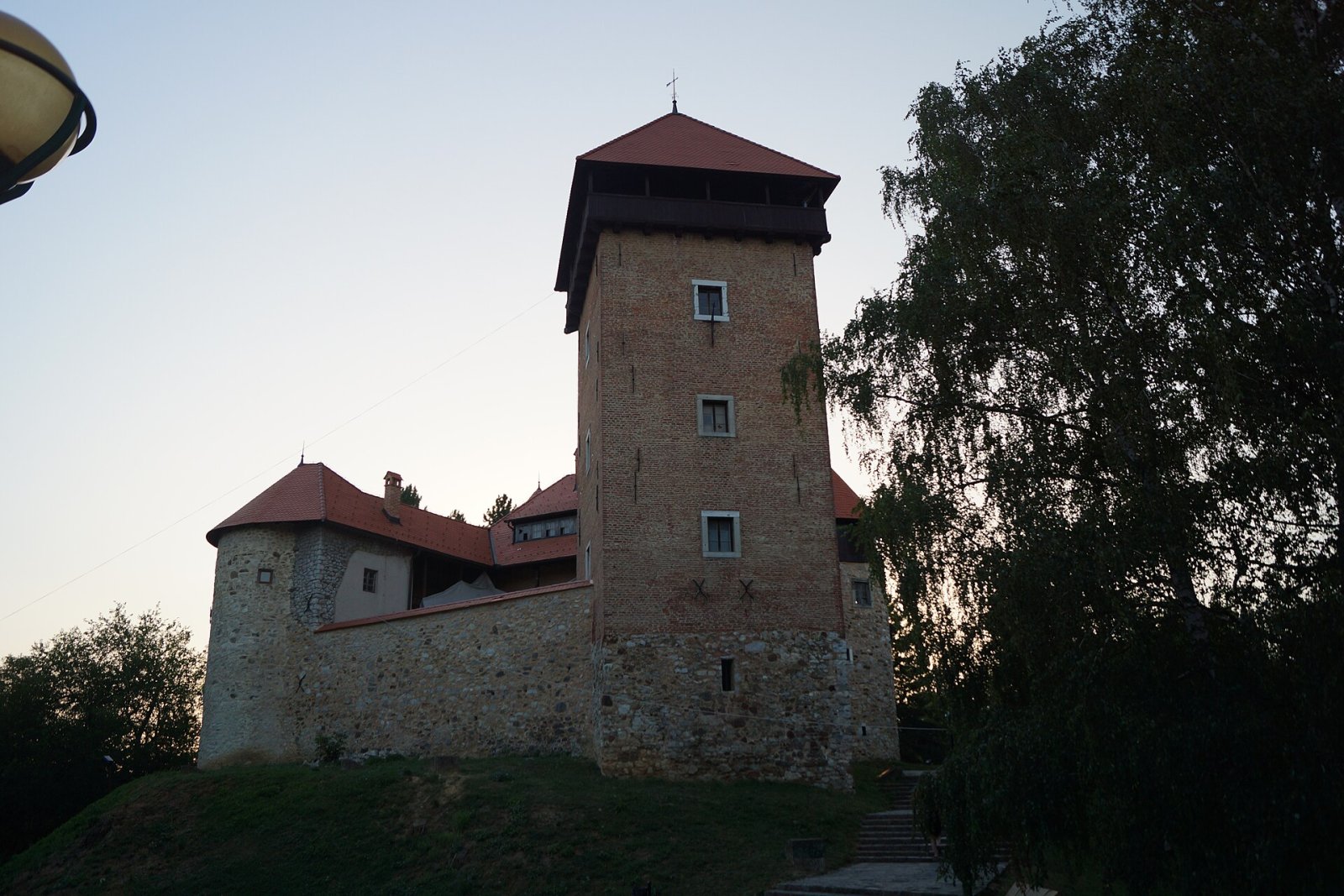 Entdecken Sie die Burg Dubovac: ein Juwel Kroatiens - Karlovac | Secret World Trip Planner