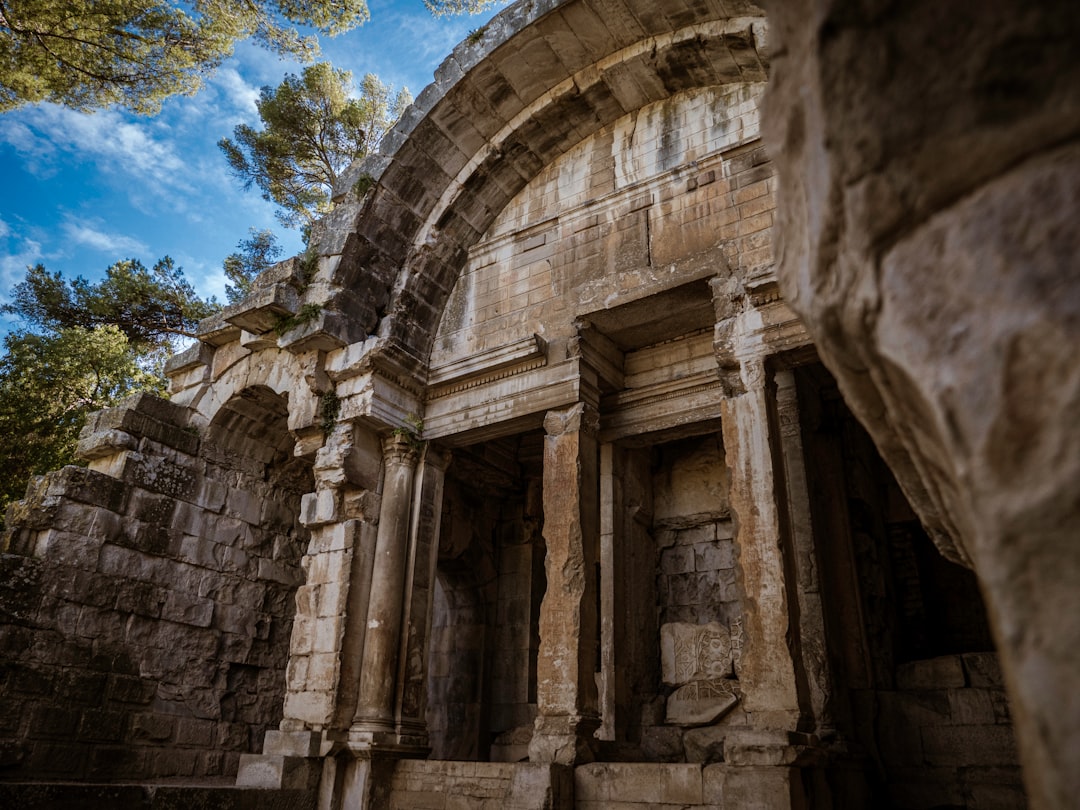 Entdecken Sie den Jardin de La Fontaine in Nîmes — 26 Quai de la Fontaine