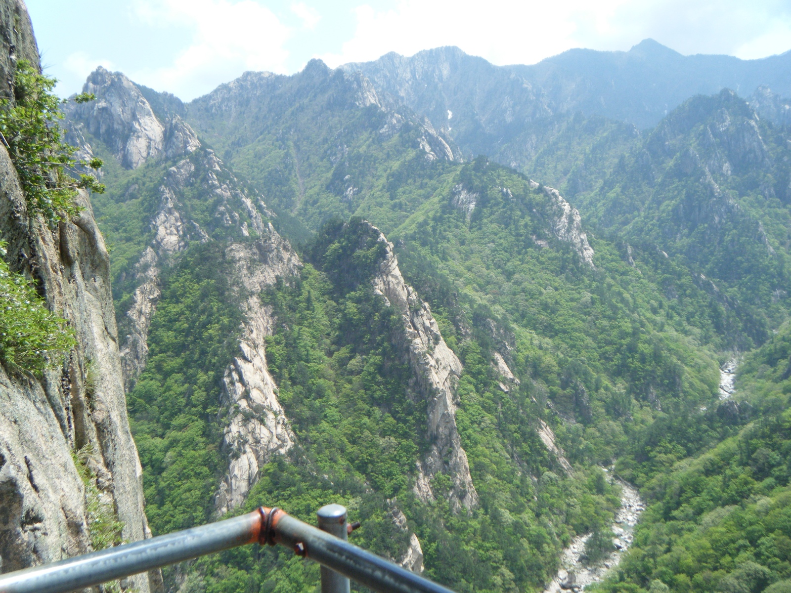 Scopri Hwachaebong: la vetta nascosta della Corea del Sud - Sokcho-si | Secret World Trip Planner