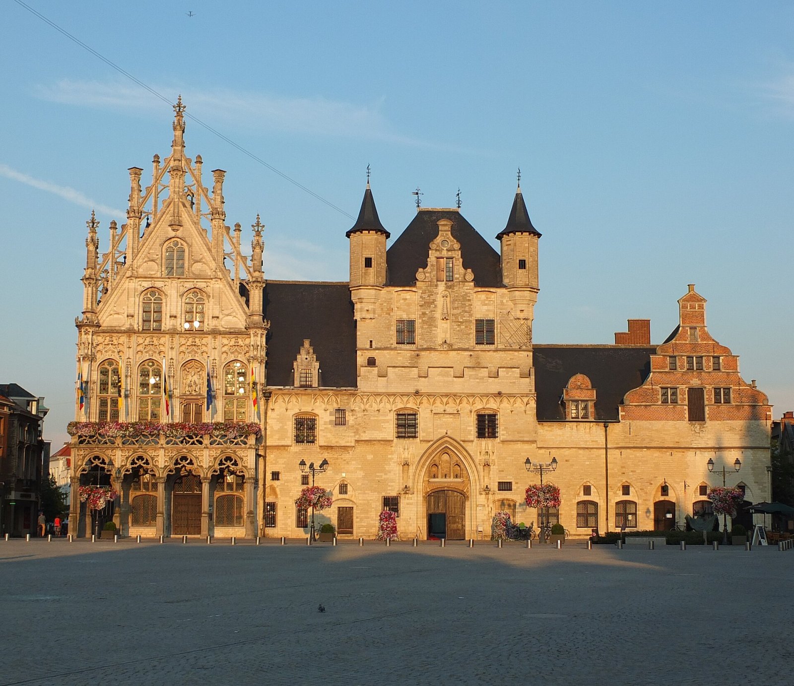 Entdecken Sie die Altstadt von Mechelen: Geschichte und Kultur in Flandern — Grote Markt 2