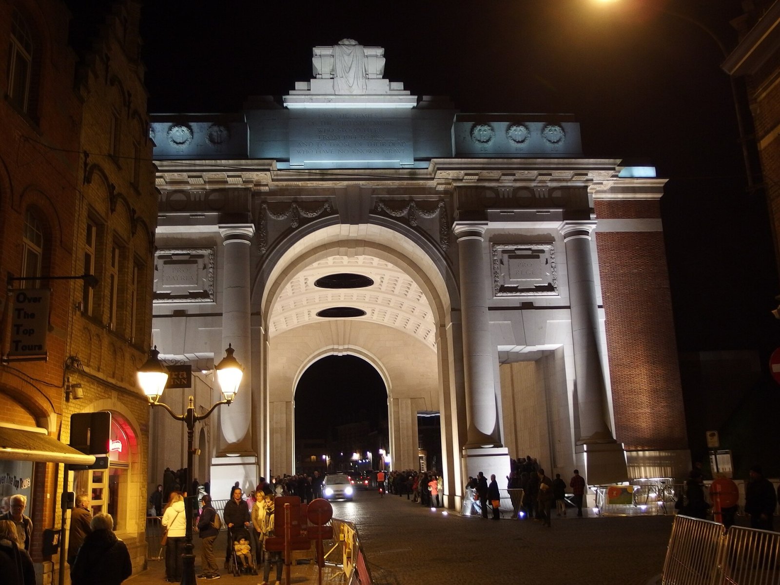 Menin Gate: Das Denkmal für die Erinnerung in Ypern - Grote Markt 34 | Secret World Trip Planner