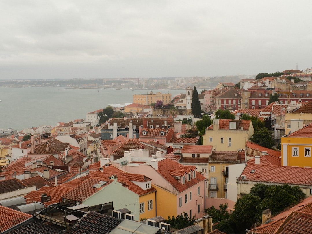 Entdecken Sie den Charme des Alfama-Viertels in Lissabon