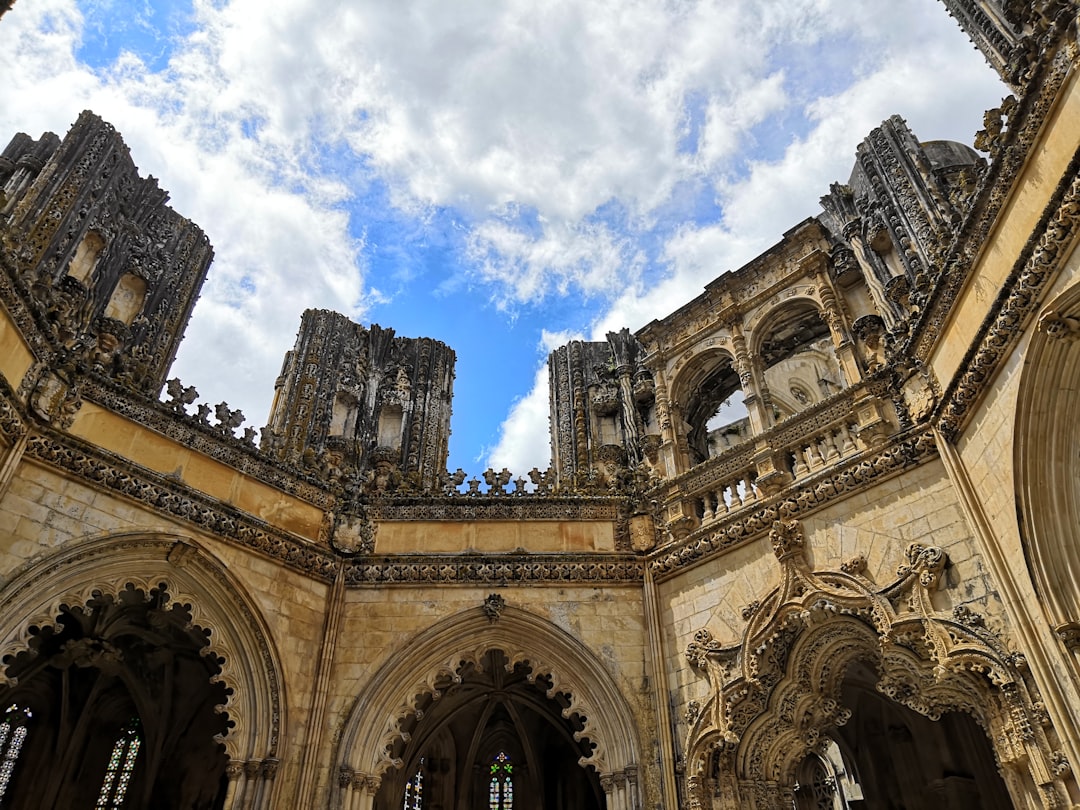 Esplora il Monastero di Batalha: un gioiello del Portogallo — Collinas