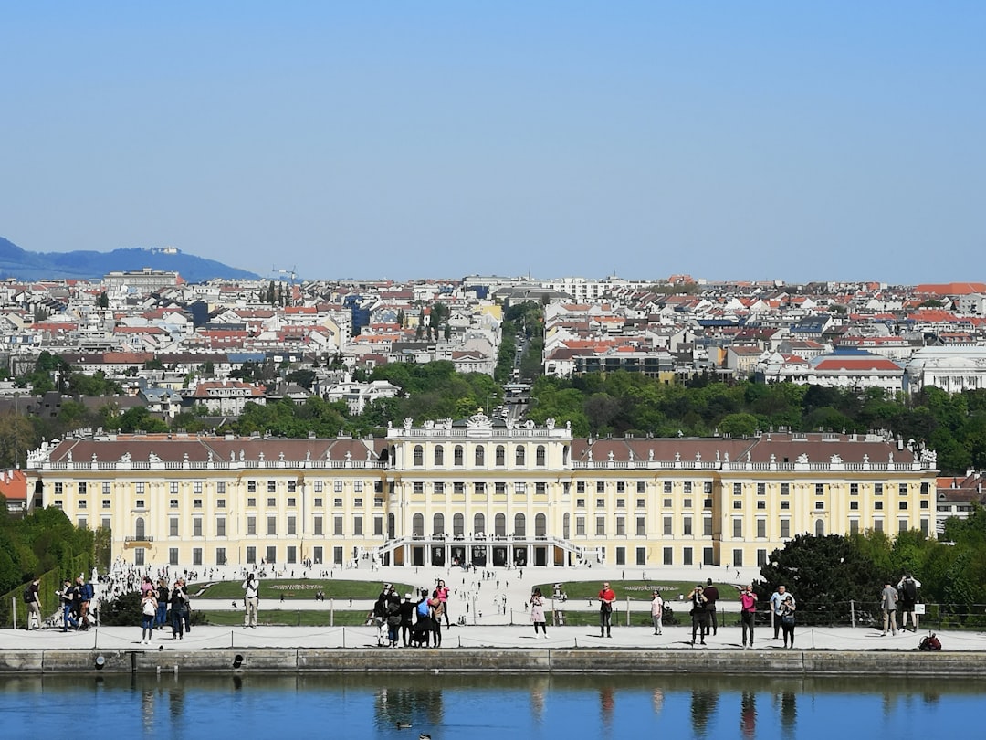 Entdecken Sie das Schloss Schönbrunn: Geschichte und Schönheit in Wien - Wien | Secret World Trip Planner