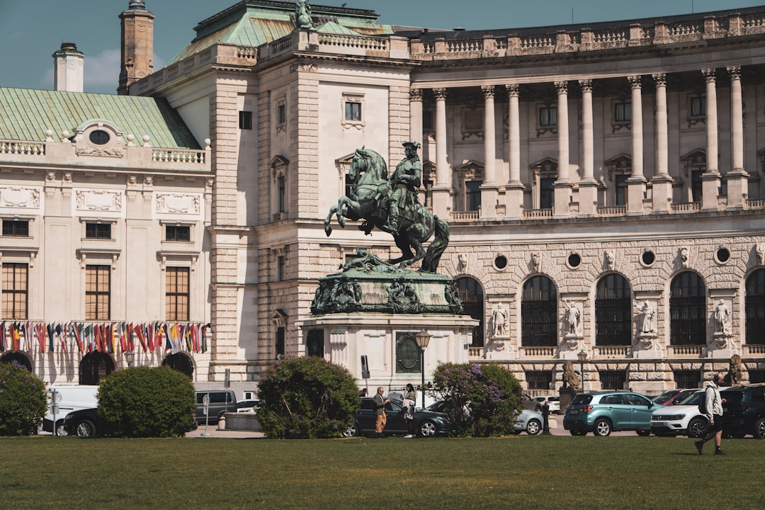 Scopri la maestosità di Hofburg Palace a Vienna - Wien | Secret World Trip Planner