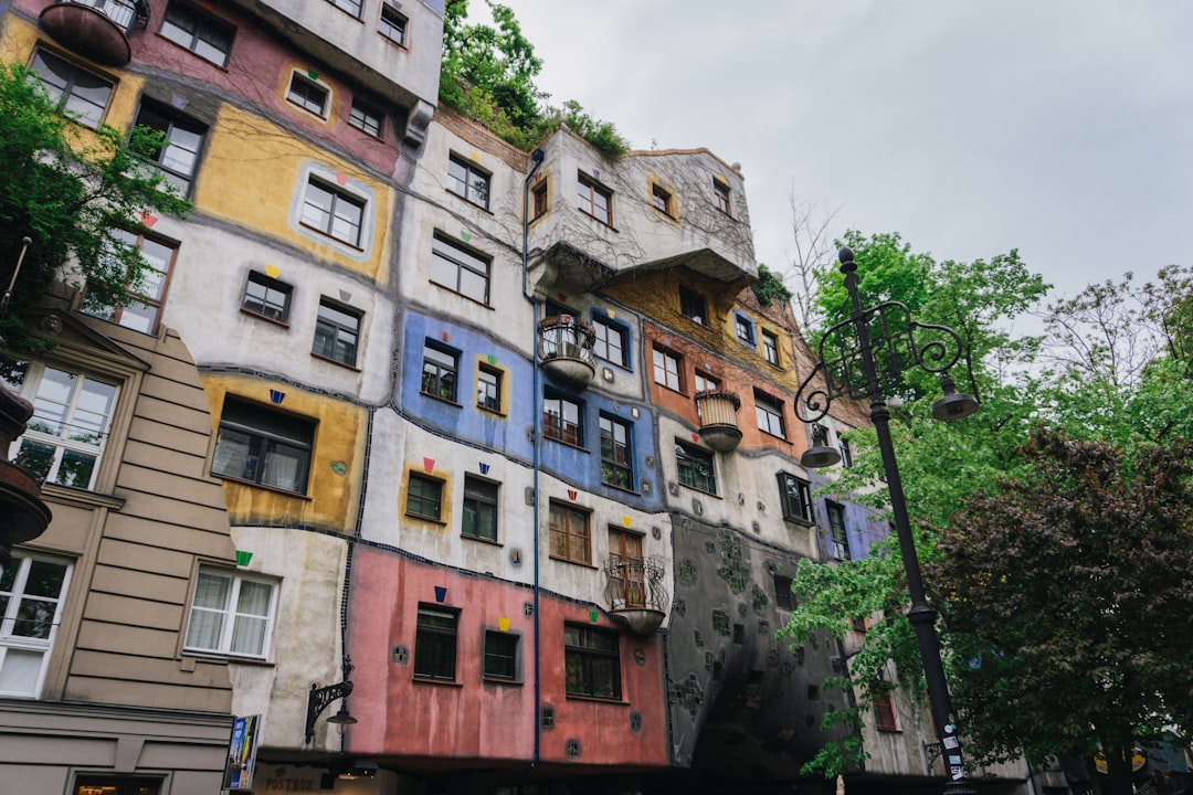 Scopri il Fascino della Hundertwasserhaus di Vienna — Wien