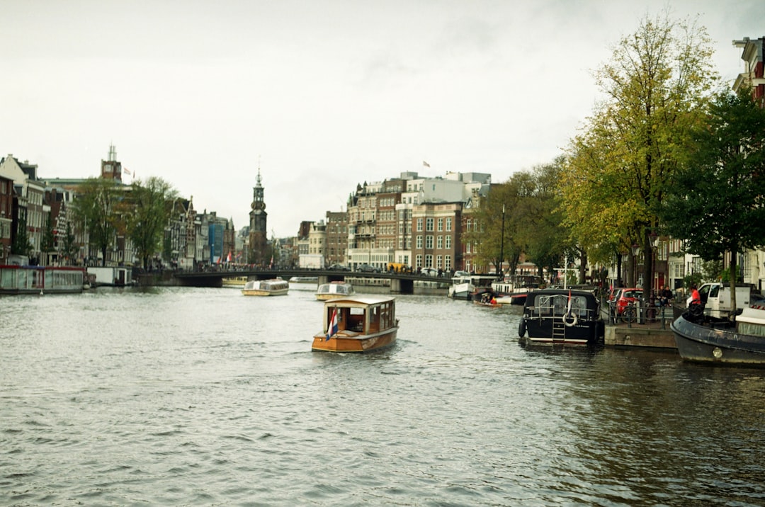 Scopri i Canali di Amsterdam: Un Viaggio tra Storia e Cultura - Amsterdam | Secret World Trip Planner