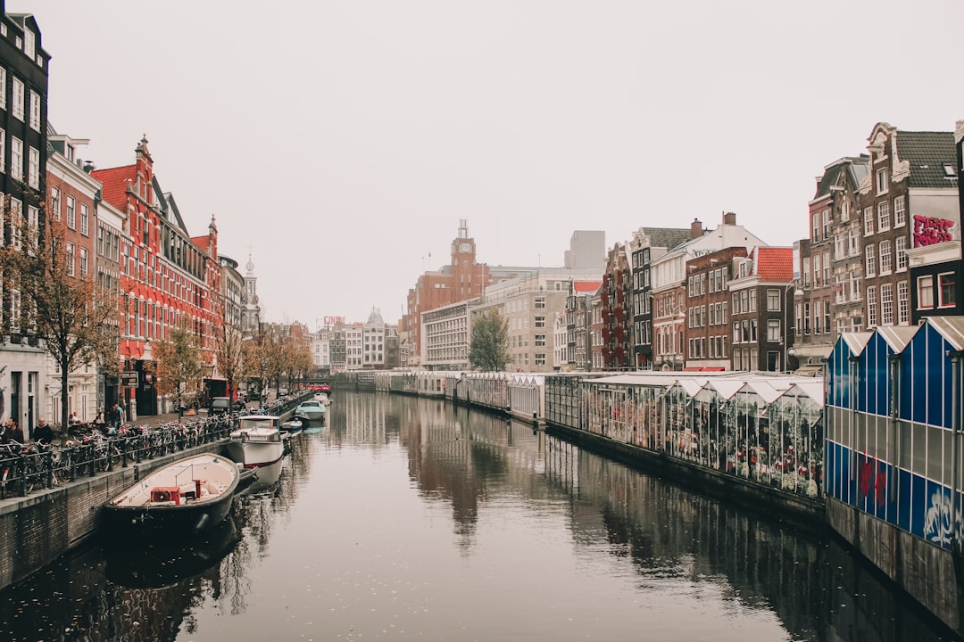 Entdecken Sie die Kanäle von Amsterdam: Eine Reise durch Geschichte und Kultur - Amsterdam | Secret World Trip Planner