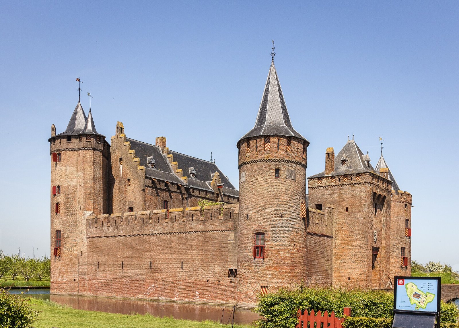 Muiderslot Castle: Un Viaggio nella Storia dei Paesi Bassi — Muiden
