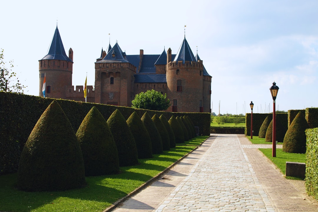 Muiderslot Castle: Un Viaggio nella Storia dei Paesi Bassi - Muiden | Secret World Trip Planner