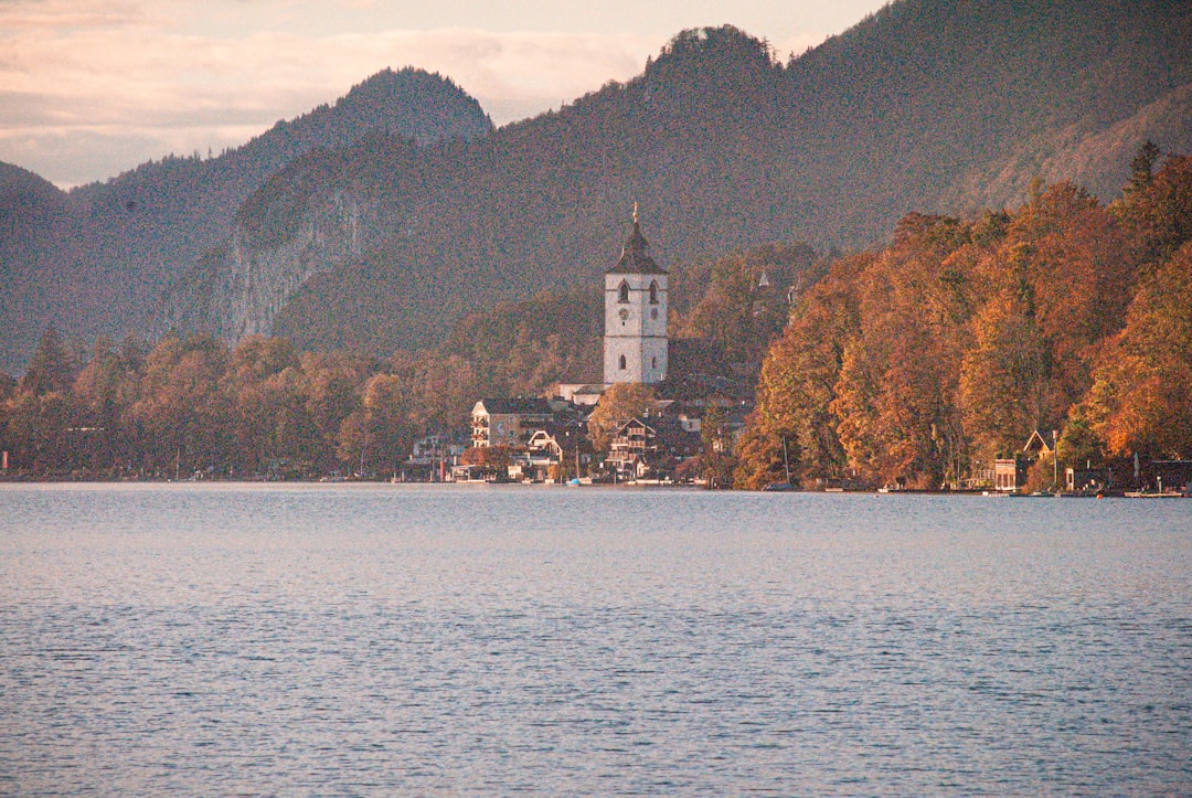 Entdecken Sie die Schönheit des Wolfgangsees in St. Wolfgang - Gschwand | Secret World Trip Planner