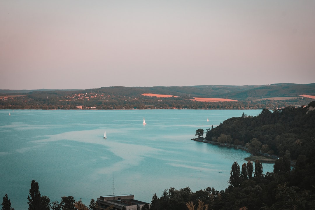 Scopri la Penisola di Tihany: un gioiello naturale in Ungheria — Tihany