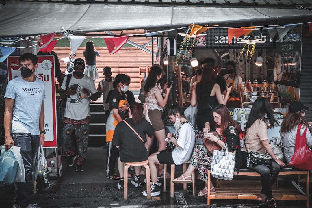 Entdecke den Chatuchak-Markt in Bangkok: Farbenpracht - Khet Chatuchak | Secret World Trip Planner