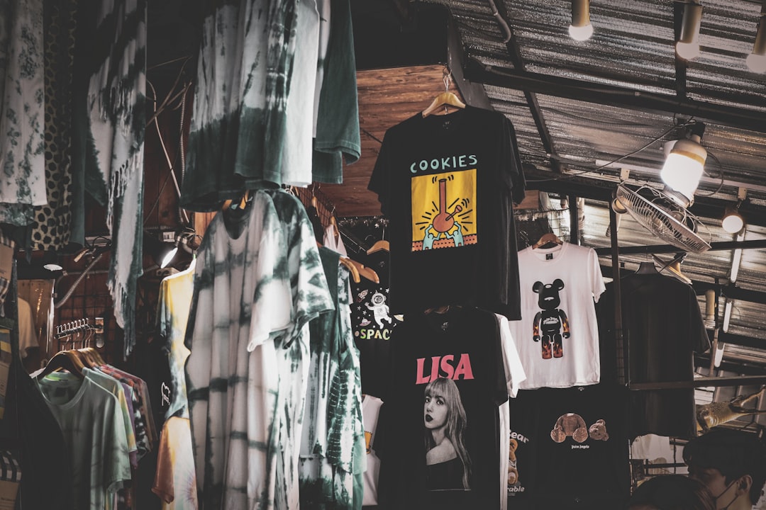 Entdecke den Chatuchak-Markt in Bangkok: Farbenpracht - Khet Chatuchak | Secret World Trip Planner