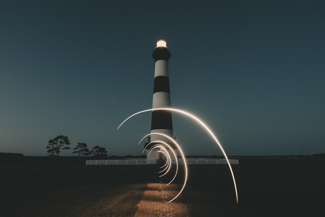 Scoprire il Faro di Bodie Island: un Viaggio nel Tempo — Nags Head