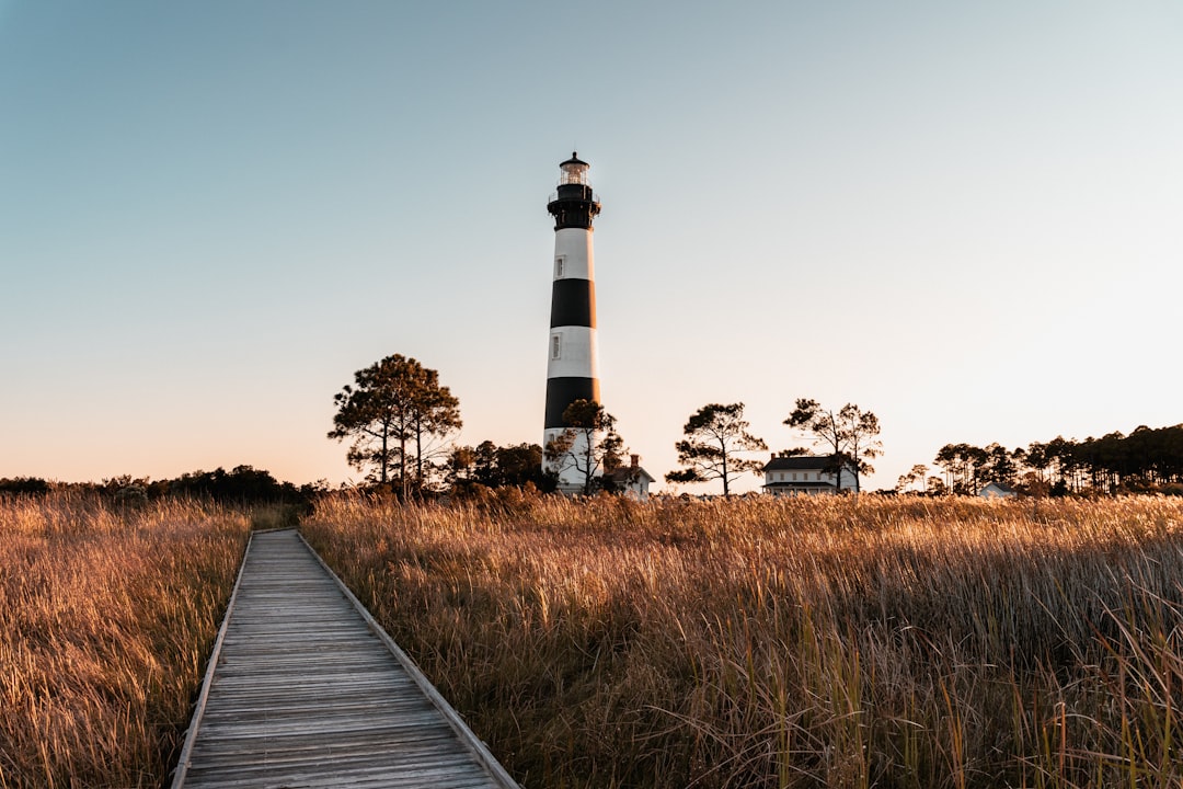 Scoprire il Faro di Bodie Island: un Viaggio nel Tempo - Nags Head | Secret World Trip Planner