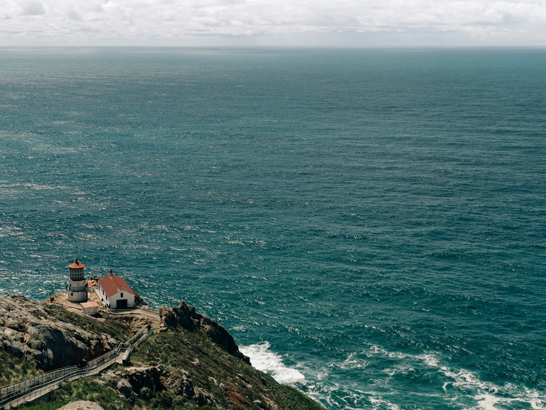 Entdecke den Point Reyes Leuchtturm: Meer und Geschichte - Inverness | Secret World Trip Planner